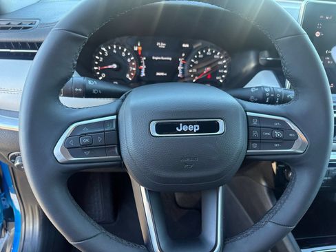Used 2025 Jeep Compass Limited AWD/4WD image 29