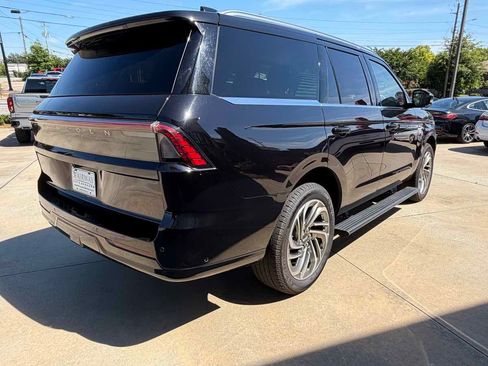 Used 2025 Lincoln Navigator Reserve AWD/4WD image 7