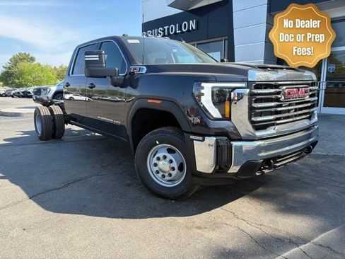 New 2026 GMC Sierra 3500 SLE w/ SLE Convenience Package AWD/4WD image 3