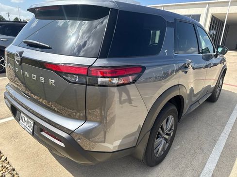 Used 2025 Nissan Pathfinder S FWD image 5