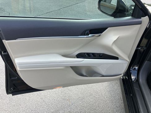 Used 2018 Toyota Camry LE image 13