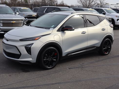 Certified 2023 Chevrolet Bolt EUV Premier w/ Sun & Sound Package image 5