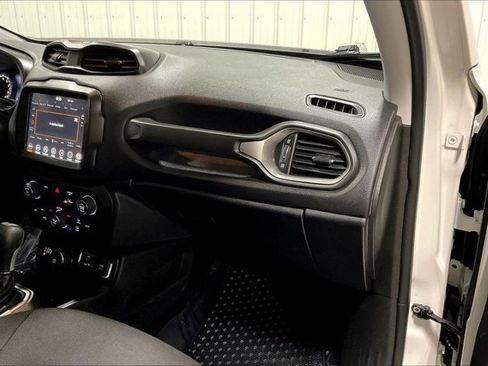 Used 2022 Jeep Renegade Latitude w/ Sun/Sound Group image 16