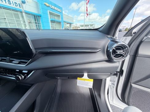 New 2026 Chevrolet Equinox LT image 18