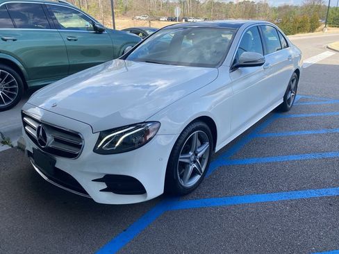 Used 2017 Mercedes-Benz E 300 4MATIC image 1