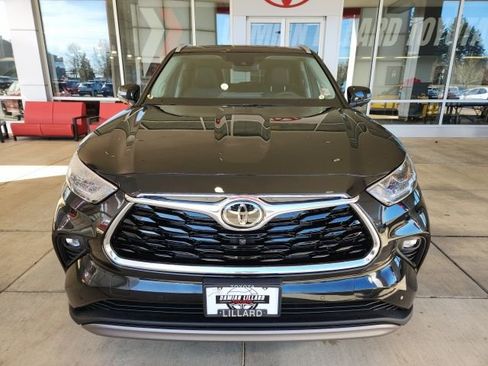 New 2026 Toyota Highlander Platinum image 5