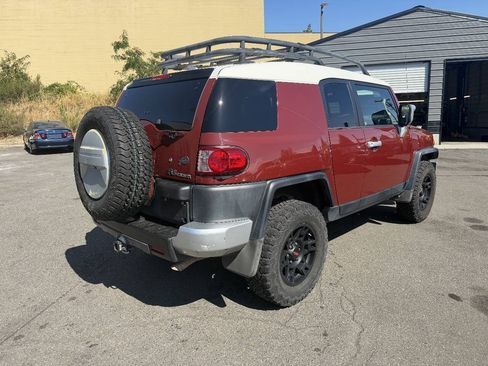Used 2011 Toyota FJ Cruiser 4WD w/ Convenience Pkg image 3