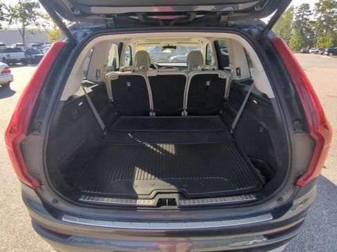 Used 2021 Volvo XC90 T5 Momentum w/ Protection Package Premier FWD image 12