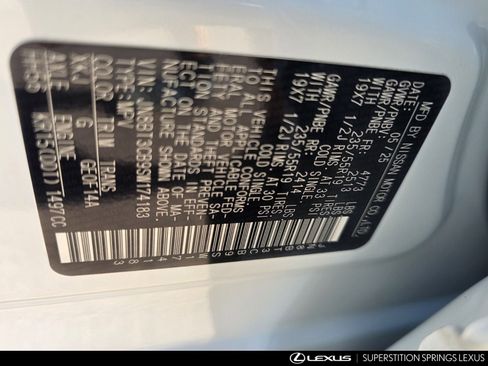 Used 2025 Nissan Rogue SL AWD/4WD image 32