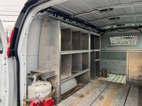 Used 2017 Chevrolet Express 2500 image 16