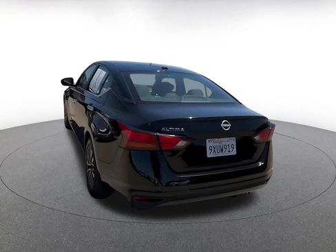Used 2025 Nissan Altima 2.5 SV FWD image 11
