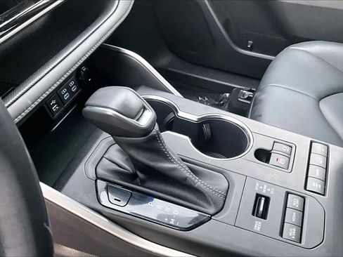 Used 2022 Toyota Highlander XLE image 17