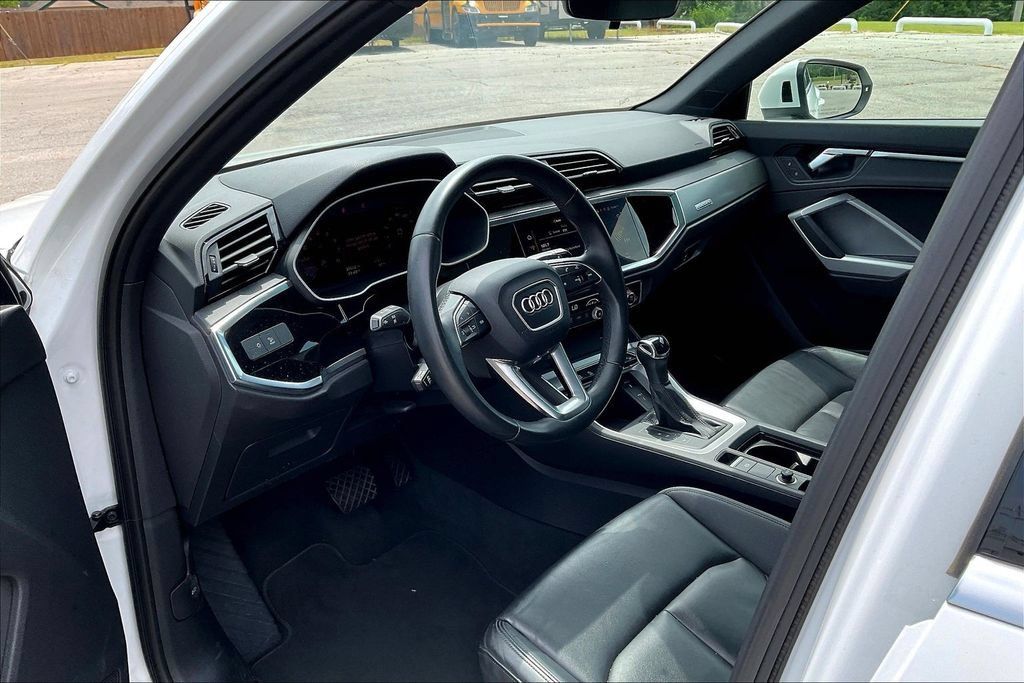 Used 2025 Audi Q3 2.0T Premium AWD/4WD image 23