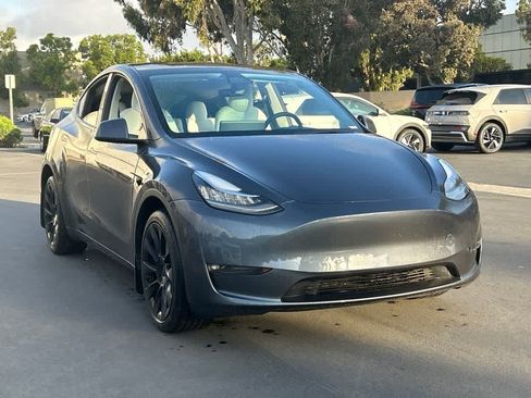 Used 2023 Tesla Model Y Long Range AWD/4WD image 4