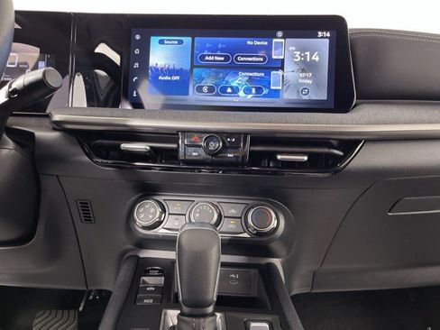 Used 2025 Nissan Kicks SV FWD image 21