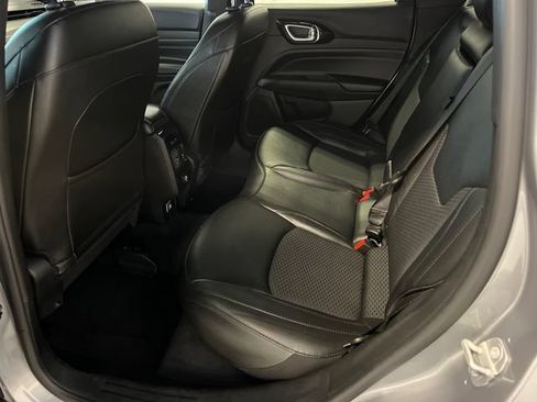 Used 2022 Jeep Compass Latitude AWD/4WD image 16