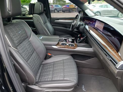 Used 2025 Cadillac Escalade ESV Sport Platinum AWD/4WD image 37