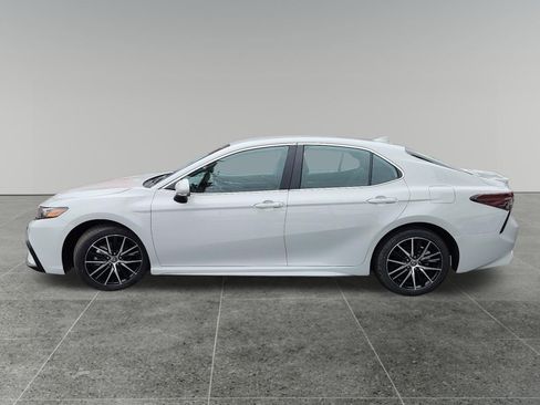 Certified 2024 Toyota Camry SE FWD image 4