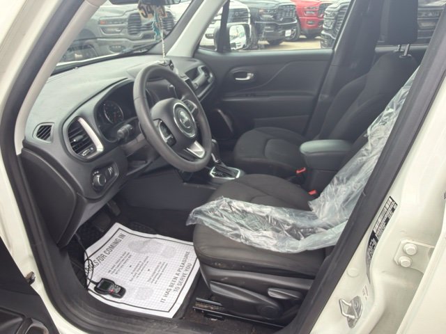 Used 2023 Jeep Renegade Latitude AWD/4WD image 9