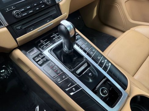 Used 2018 Porsche Macan Sport Edition AWD/4WD image 16