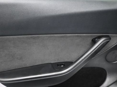 Used 2025 Tesla Model Y Long Range RWD image 14