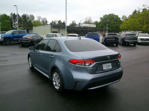Used 2022 Toyota Corolla LE FWD image 3