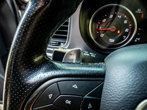 Used 2019 Dodge Charger SXT AWD/4WD image 22