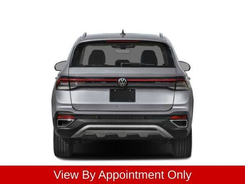 Used 2025 Volkswagen Taos SE AWD/4WD image 5