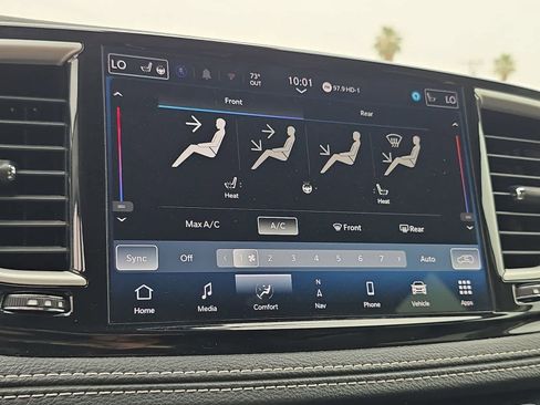 Used 2024 Chrysler Pacifica Limited FWD image 23