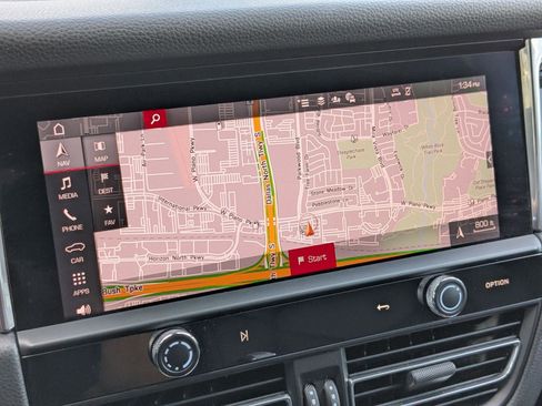 Certified 2025 Porsche Macan image 18