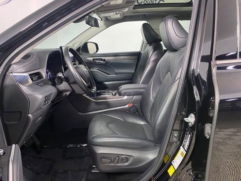Used 2022 Toyota Highlander Platinum image 12