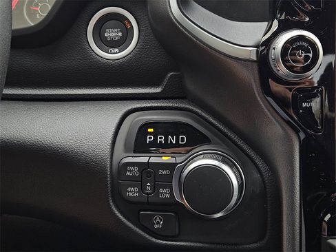 New 2026 RAM 1500 4x4 Crew Cab image 21
