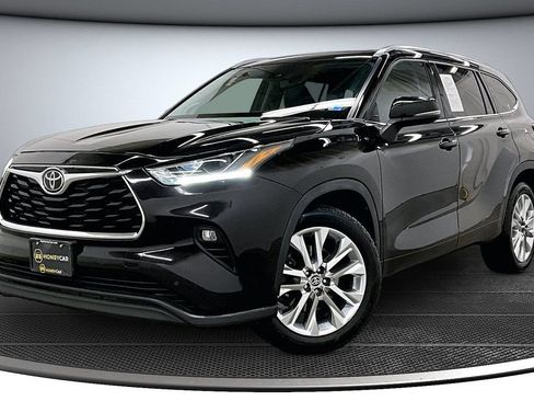 Used 2022 Toyota Highlander Limited AWD/4WD image 3