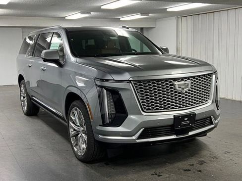 New 2026 Cadillac Escalade ESV Luxury w/ LPO, Radiant Package AWD/4WD image 7