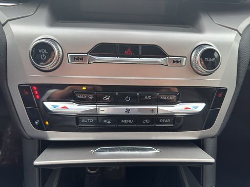 Used 2022 Ford Explorer XLT w/ Equipment Group 202A image 25