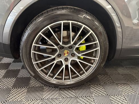 Used 2021 Porsche Cayenne E-Hybrid Coupe image 21