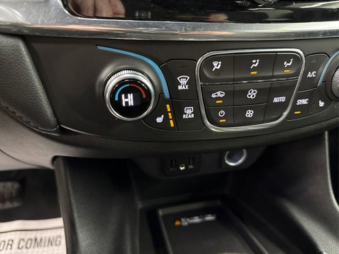 Used 2023 Chevrolet Traverse LT image 30