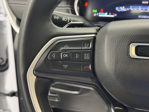 Used 2023 Jeep Grand Cherokee Altitude RWD image 25