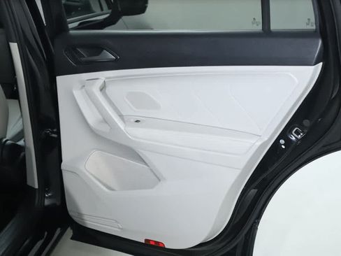 Certified 2023 Volkswagen Tiguan SE R-Line AWD/4WD image 32