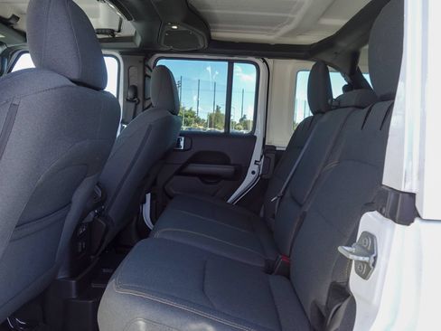 Used 2024 Jeep Wrangler Unlimited Sahara AWD/4WD image 12