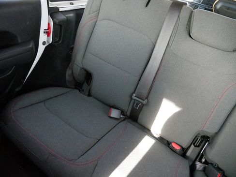 Used 2024 Jeep Wrangler Unlimited Rubicon image 12