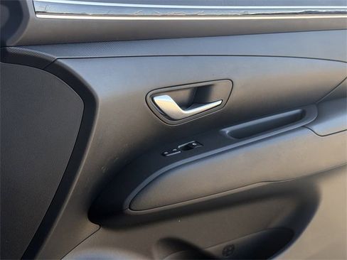 Used 2024 Hyundai Tucson SE image 25