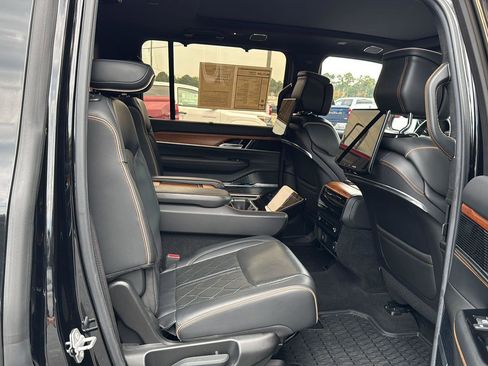 Used 2022 Jeep Grand Wagoneer Series III w/ Rear Seat Video Group 1 image 11