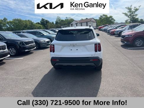 Certified 2023 Kia Sorento S w/ Panoramic Sunroof Package AWD/4WD image 7