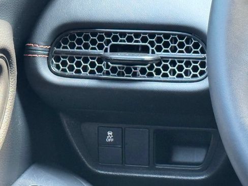 Certified 2025 Honda HR-V Sport image 18
