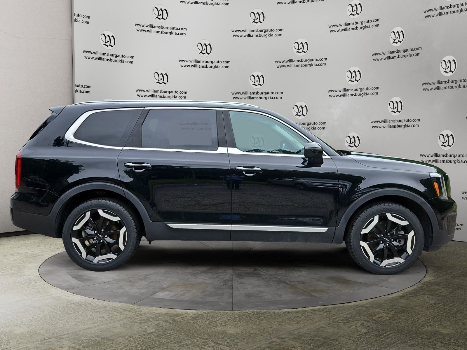Used 2023 Kia Telluride S FWD image 6