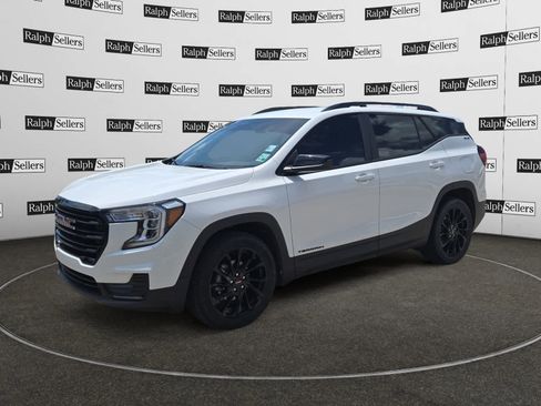 Used 2024 GMC Terrain SLE w/ Driver Convenience Package FWD image 2