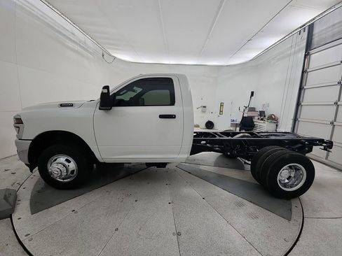 New 2026 RAM 3500 Tradesman w/ Chrome Appearance Group A AWD/4WD image 5
