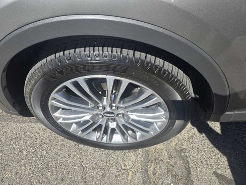 Used 2016 Lincoln MKX Reserve w/ Climate Package AWD/4WD image 32