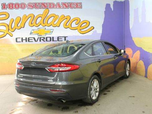 Used 2020 Ford Fusion SE FWD image 8